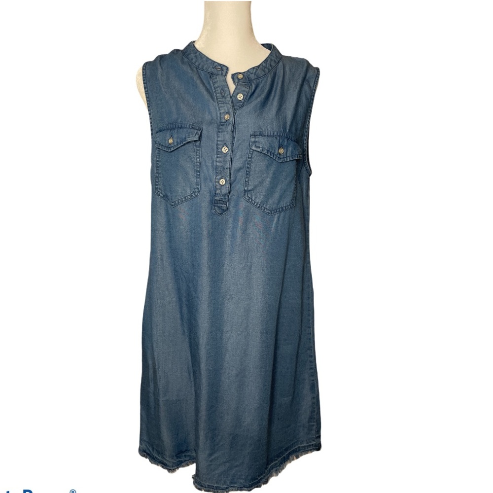 Francesca’s Sleeveless Chambray Denim Dress Medium